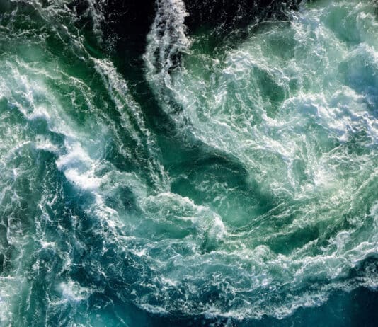 Diverging Currents in a Sea of Sameness